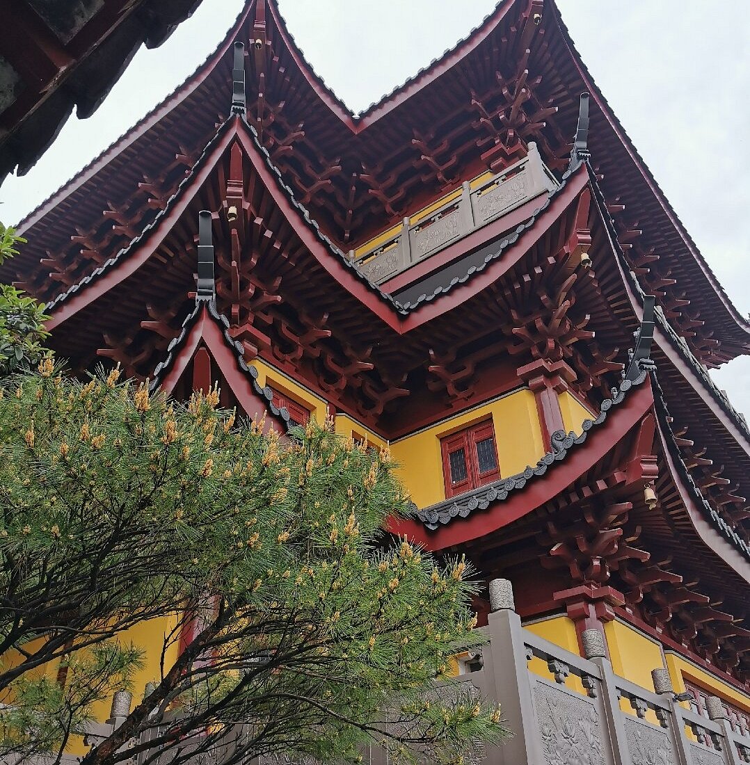 鸡鸣寺黄墙楼阁